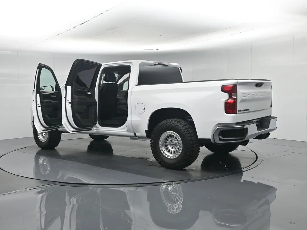 Used 2023 White Chevrolet LT image 37