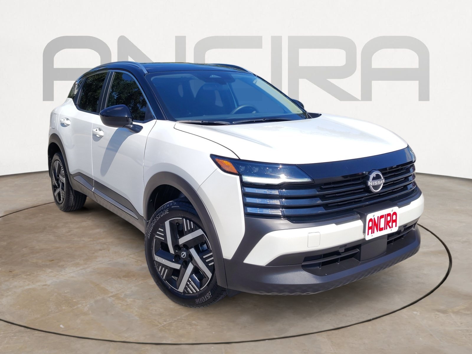 Certified Used 2026 Aspen White Tricoat/Super Black Nissan SV image 4