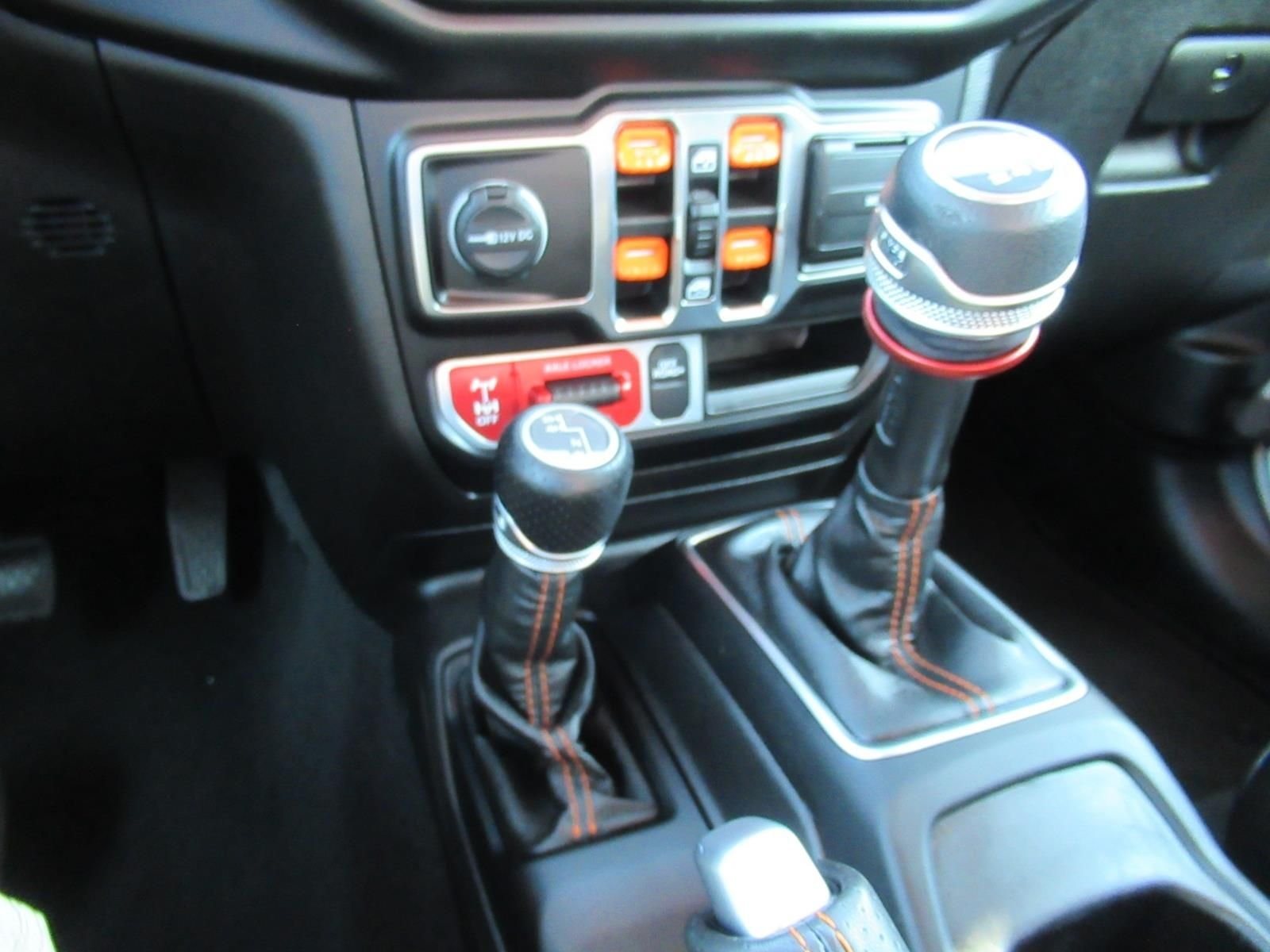 Used 2022 White Jeep Mojave image 29