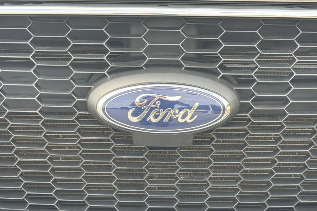 Used 2023 Oxford White Ford Base image 37
