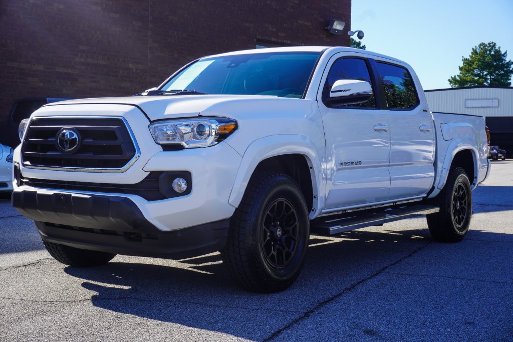 Used 2022 White Toyota SR5 image 4
