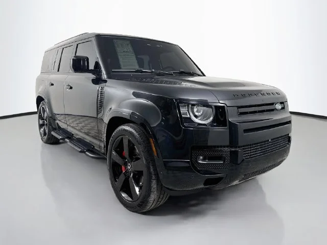 Certified Used 2025 Santorini Black Metallic Land Rover X-Dynamic SE image 3