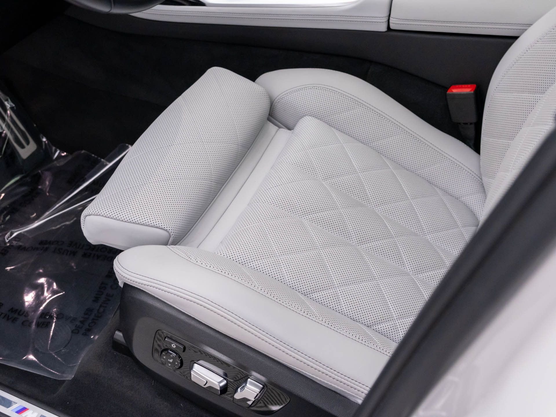 Used 2023 Mineral White Metallic BMW xDrive40i image 14