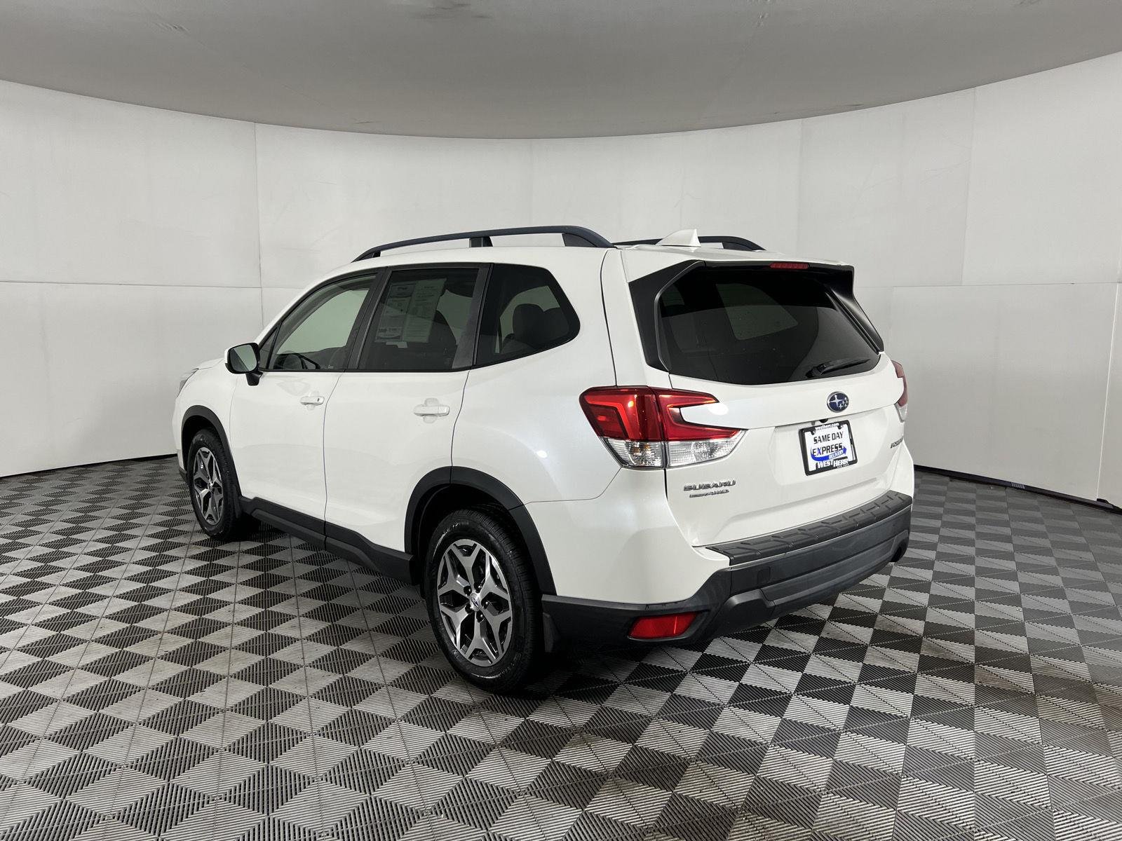 Used 2019 Crystal White Pearl Subaru Premium image 6