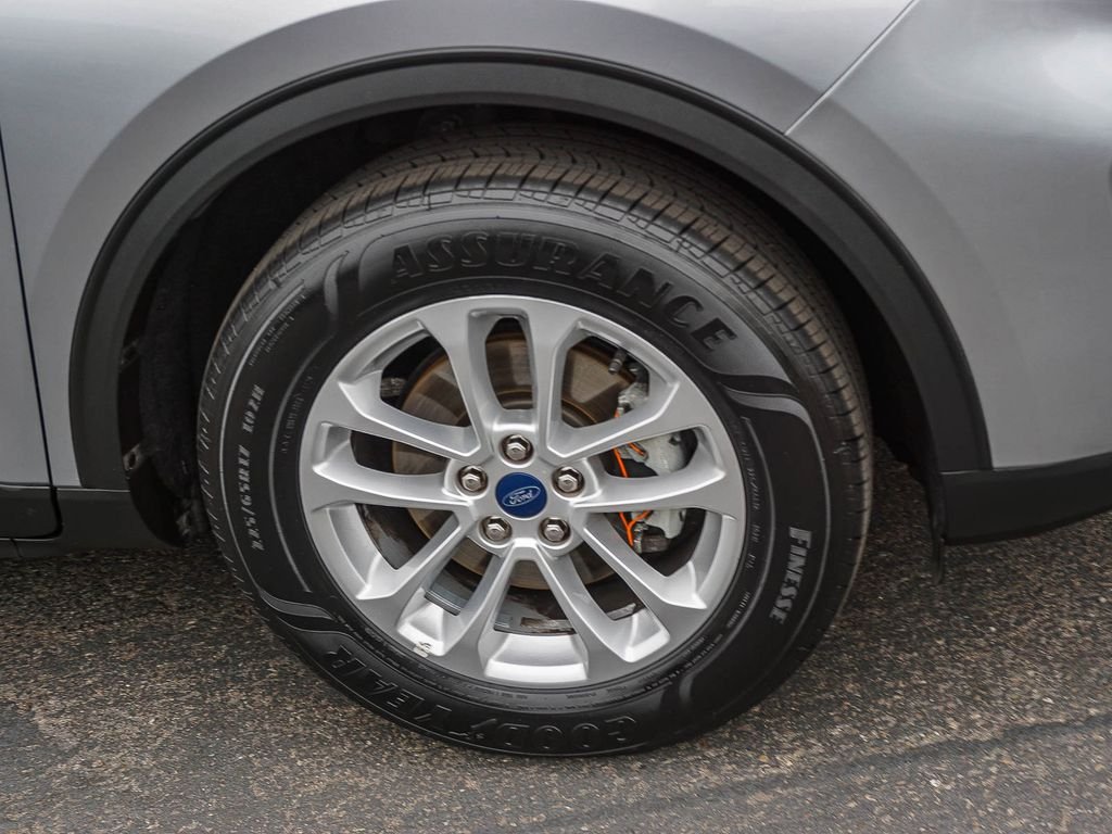 Used 2022 Silver Ford SE image 10