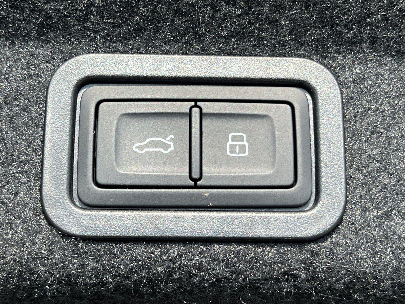 Used 2025 Daytona Gray Pearl Effect Audi Prestige image 19