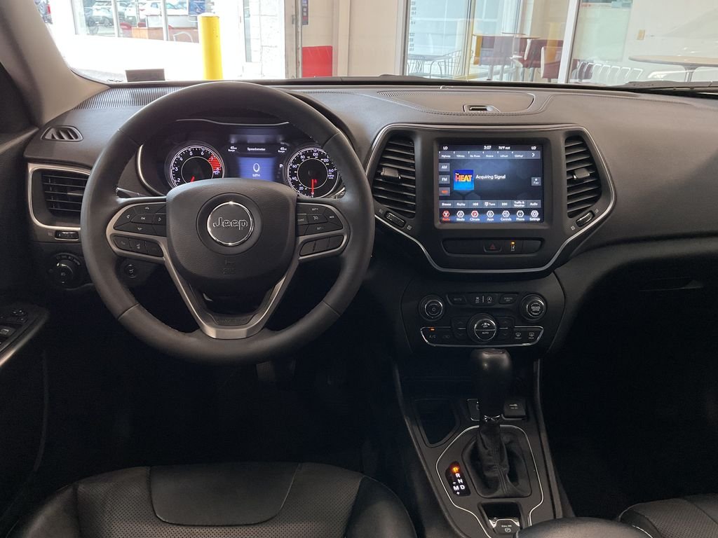 Used 2022 White Jeep Latitude Lux image 31