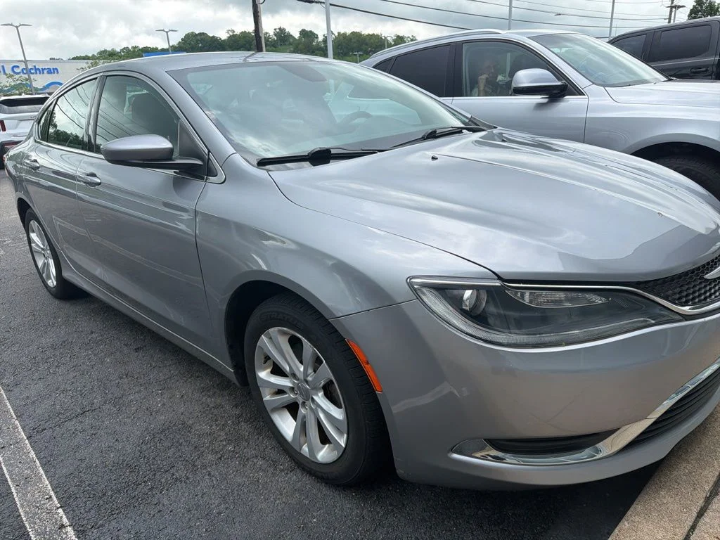 2015 Chrysler 200 Limited's photo