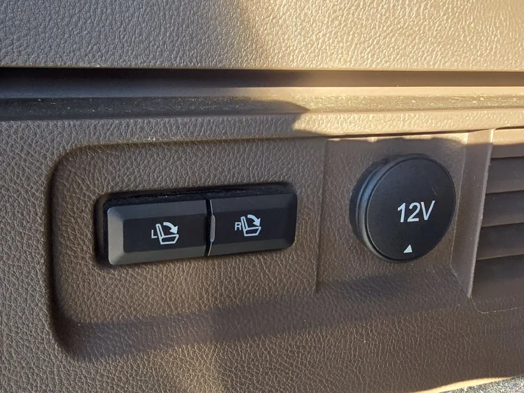 Used 2018 White Lincoln Reserve image 5