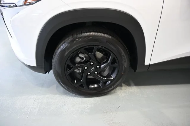 New 2026 Summit White Chevrolet LT image 28