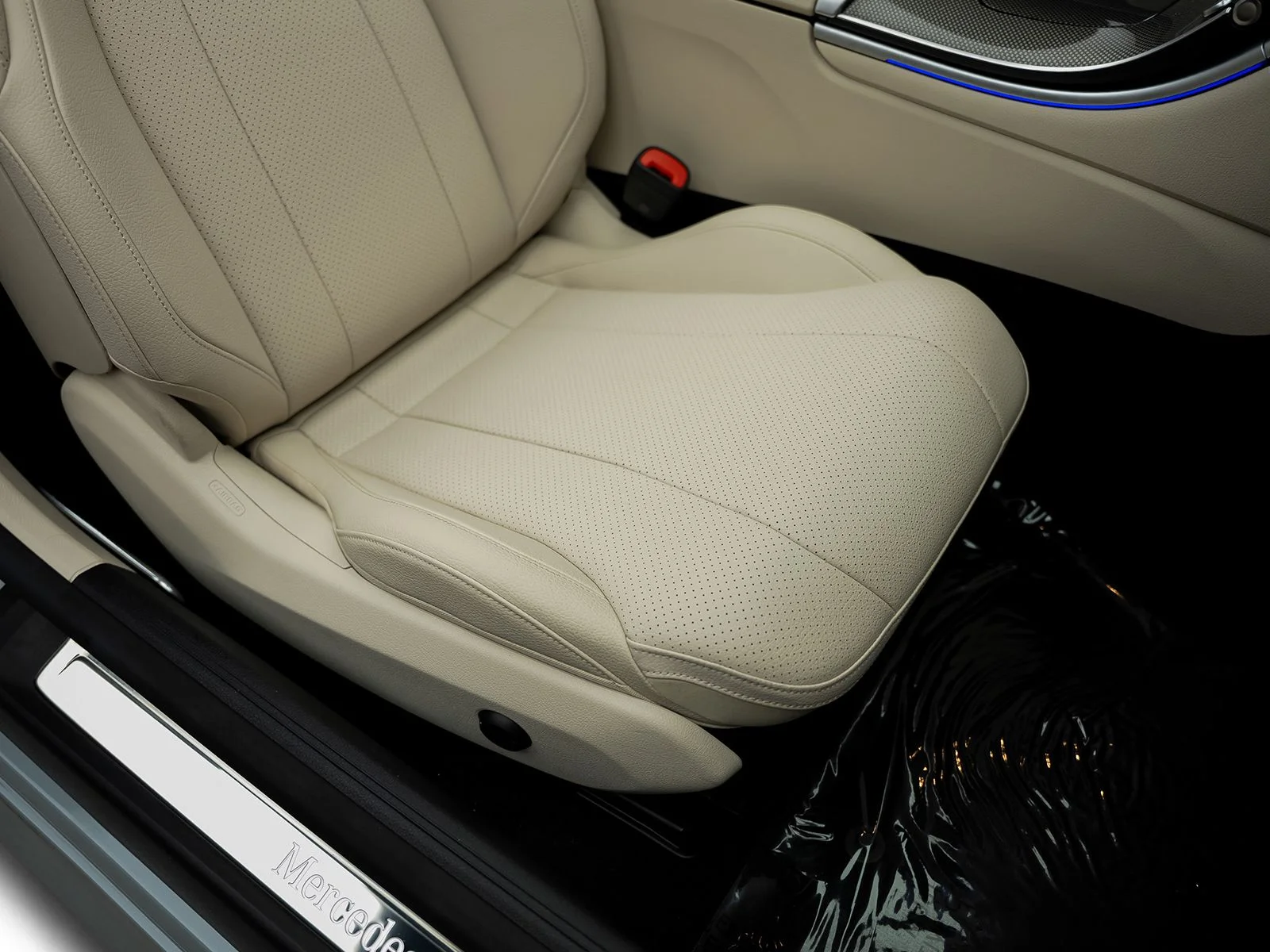 Used 2024 Gray Mercedes-Benz CLE 300 image 37