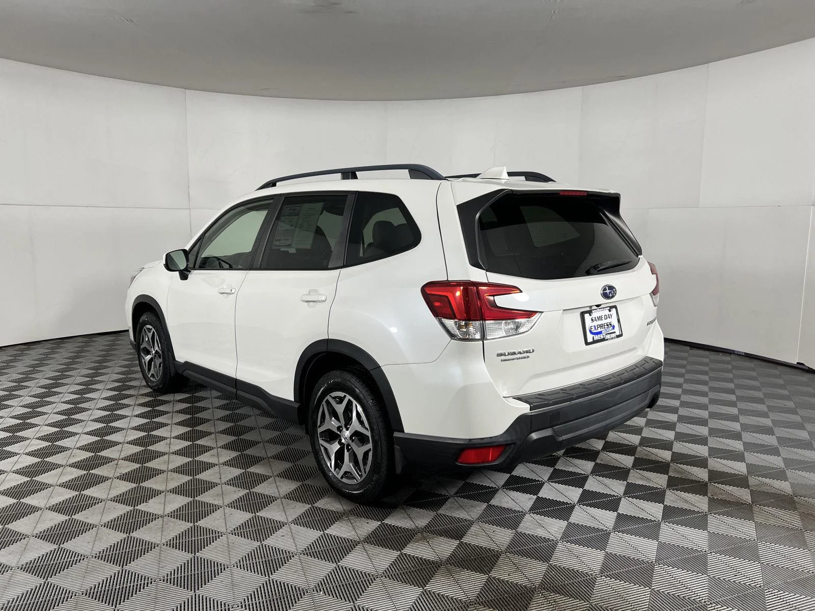 Used 2019 Crystal White Pearl Subaru Premium image 6
