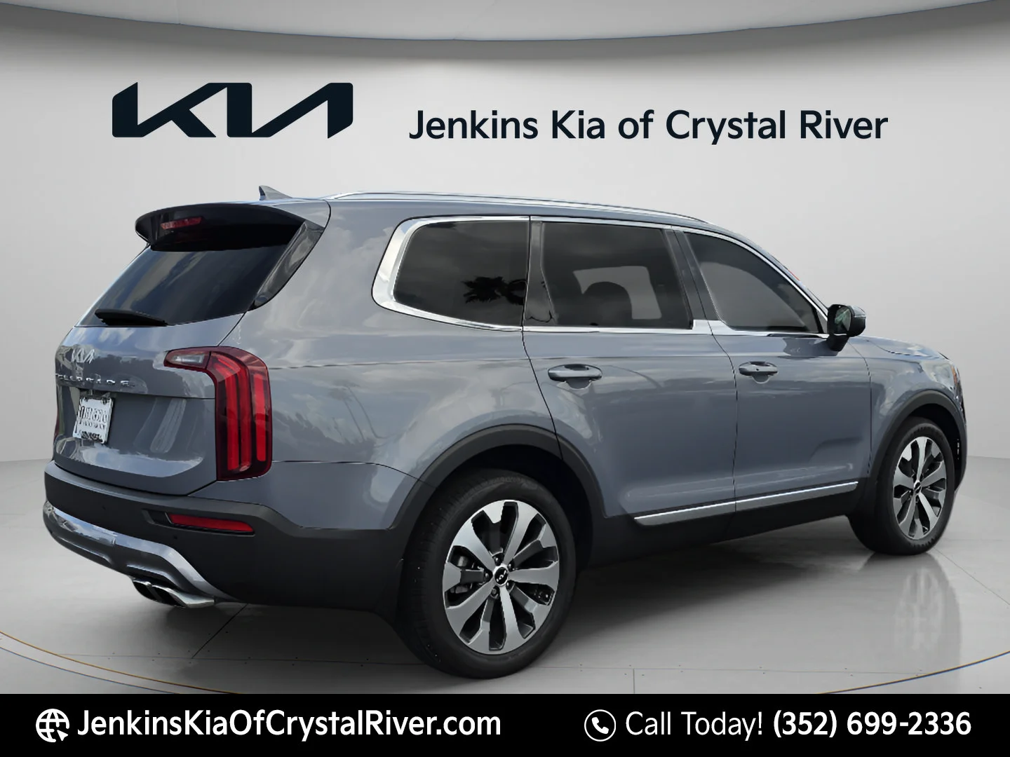Used 2022 Everlasting Silver Kia EX image 4