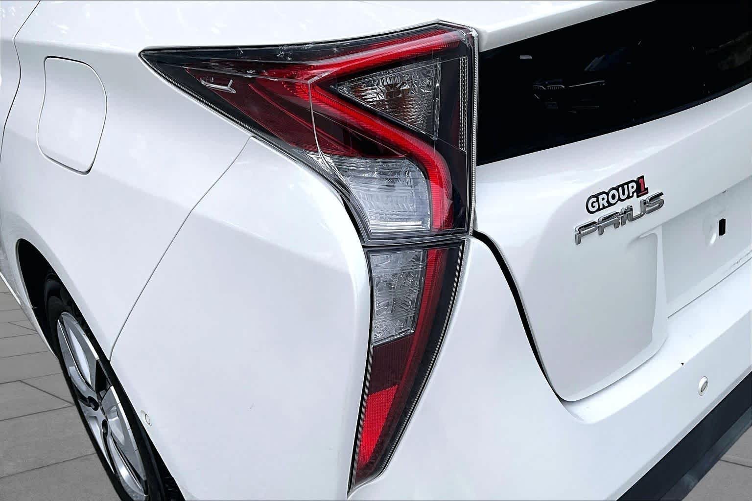 Used 2017 Blizzard Pearl Toyota Two image 29