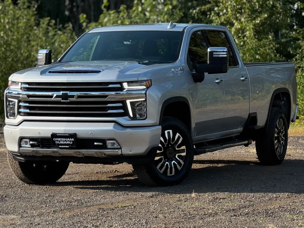 Used 2022 Silver Ice Metallic Chevrolet High Country image 3