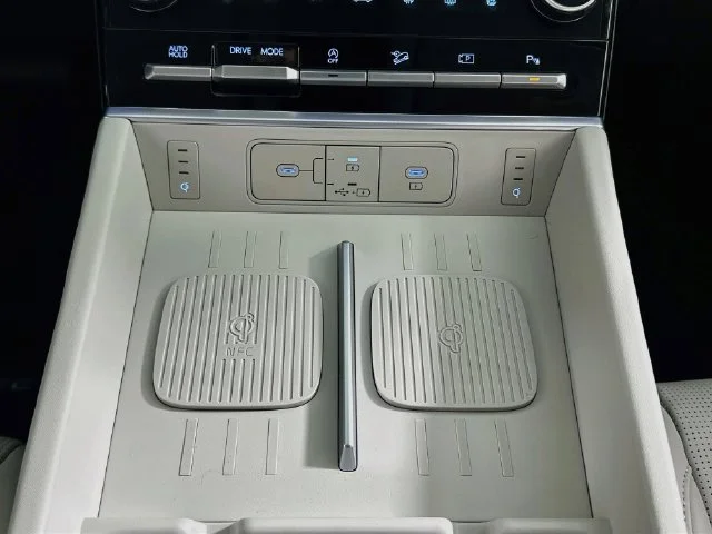 New 2027 White Hyundai Calligraphy image 19