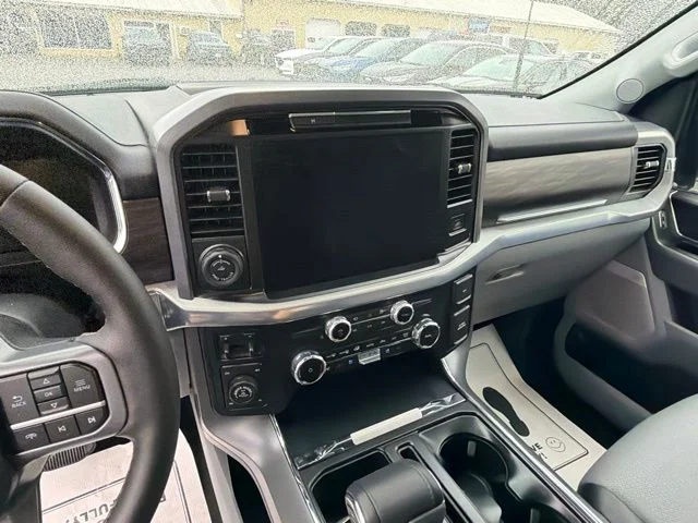Used 2025 Antimatter Blue Metallic Ford Lariat image 29