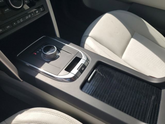 Used 2016 Silver Land Rover SE image 19