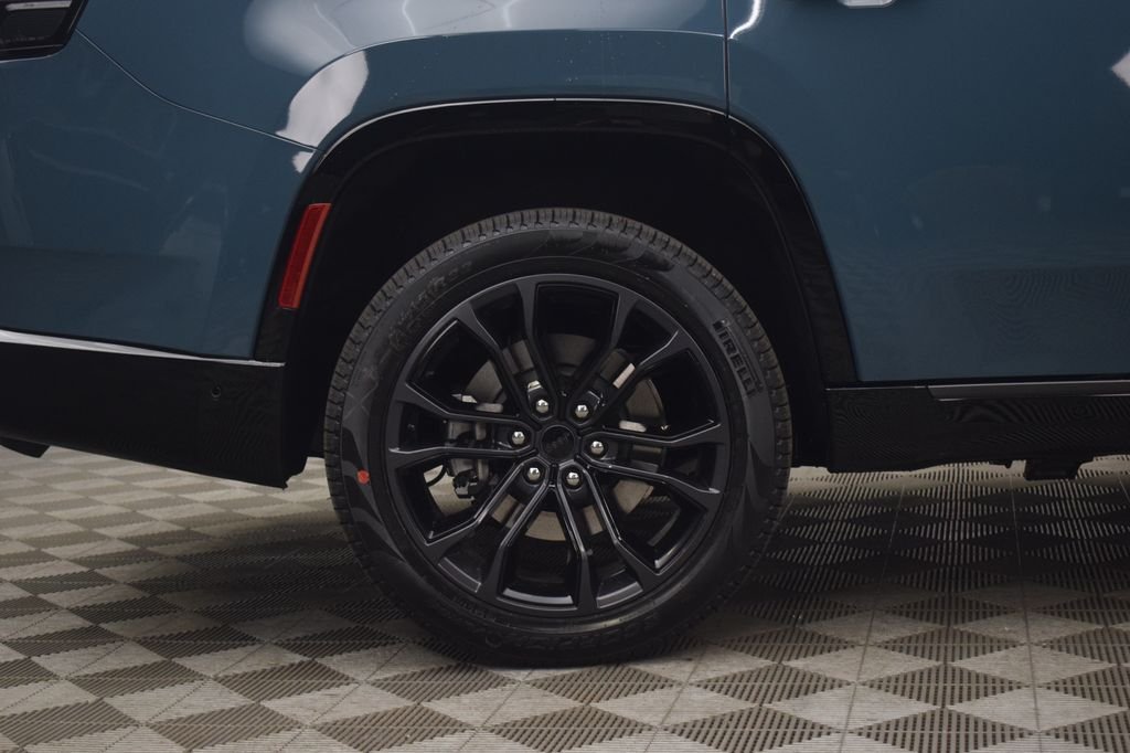 New 2026 Steel Blue Exterior Paint Jeep Summit Reserve image 8