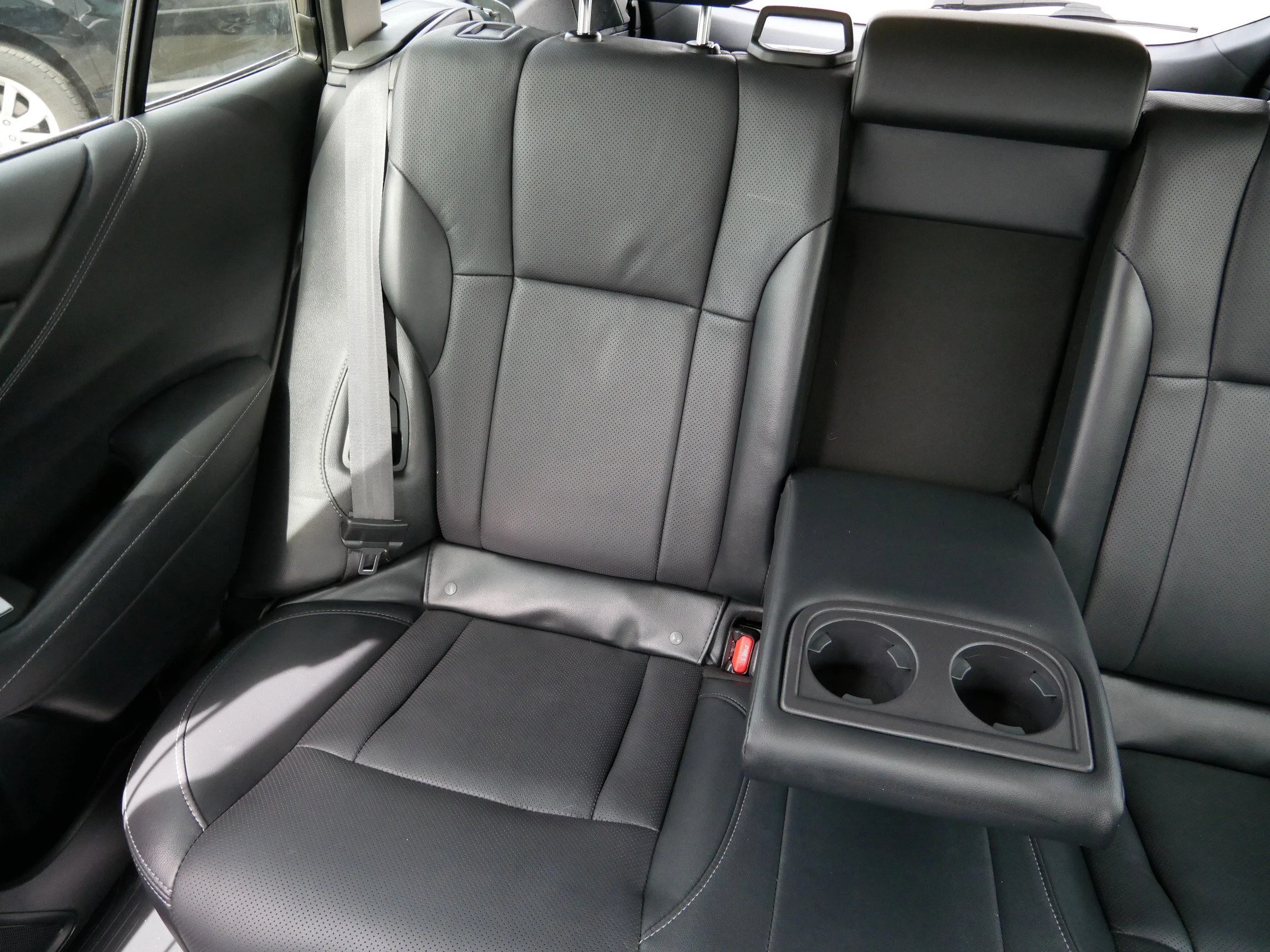 Used 2022 Magnetite Gray Metallic Subaru Limited image 12