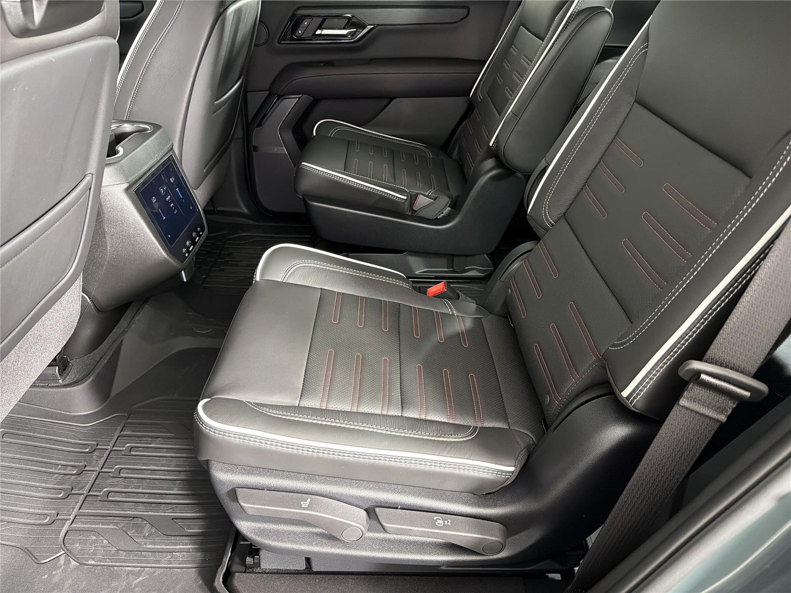 2026 GMC Yukon AT4 Ultimate - Photo 22