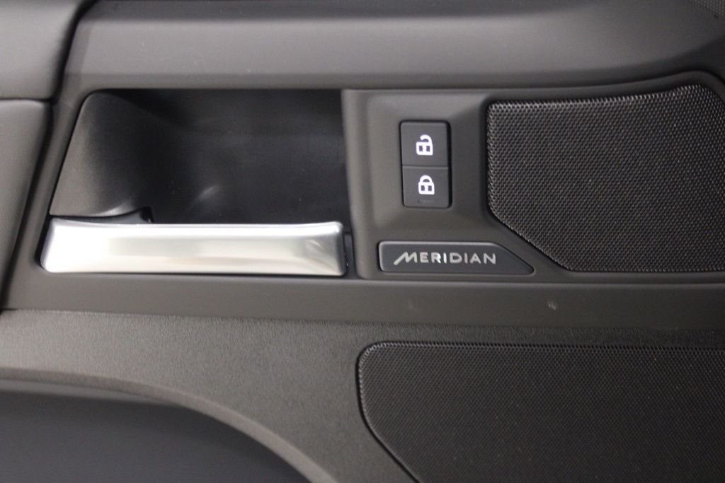 Used 2025 Black Land Rover S image 19