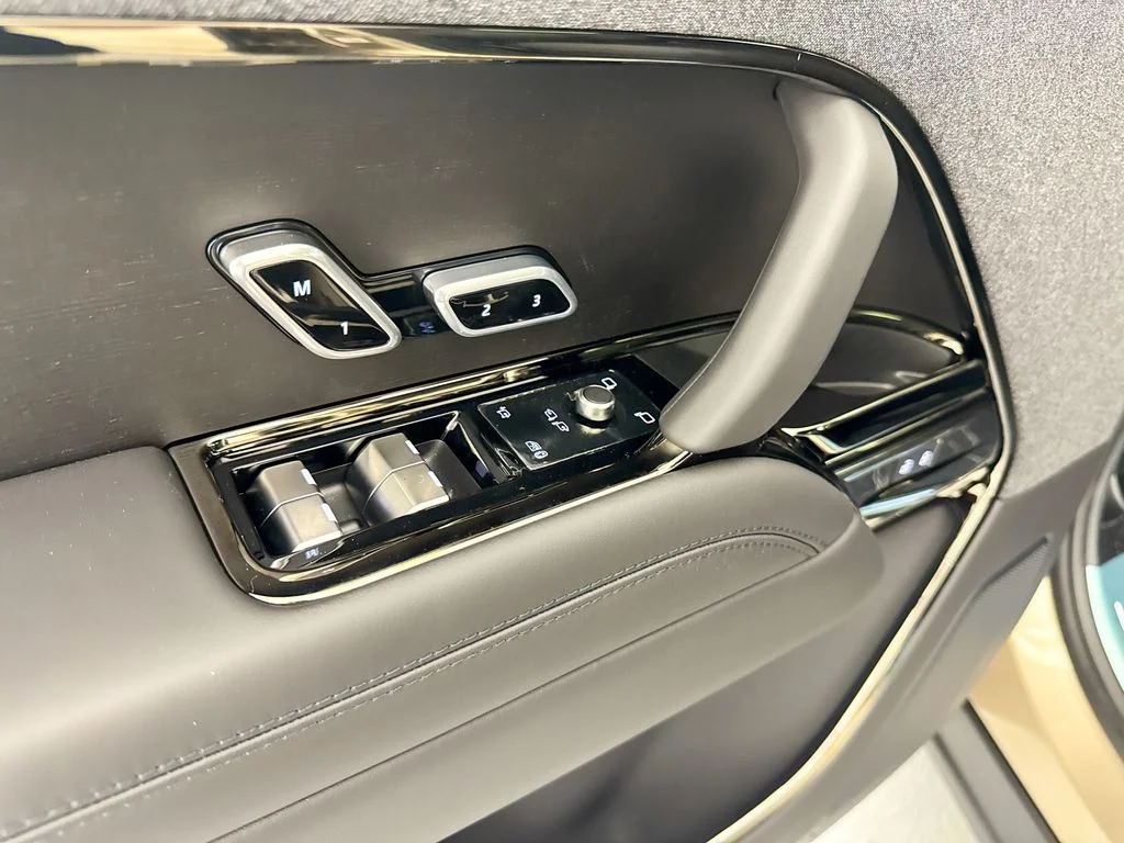 New 2026 Sunset Gold Land Rover Autobiography image 18