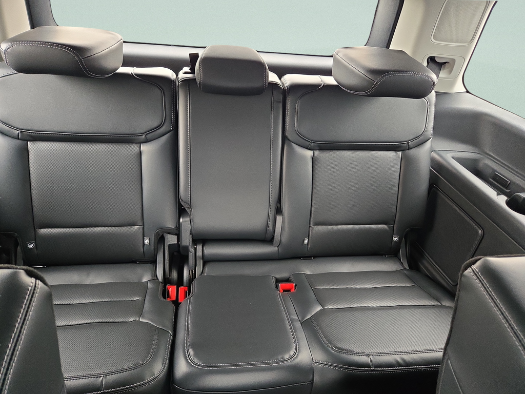 New 2026 Glacier Gray Metallic Tri-Coat Ford Platinum® image 12