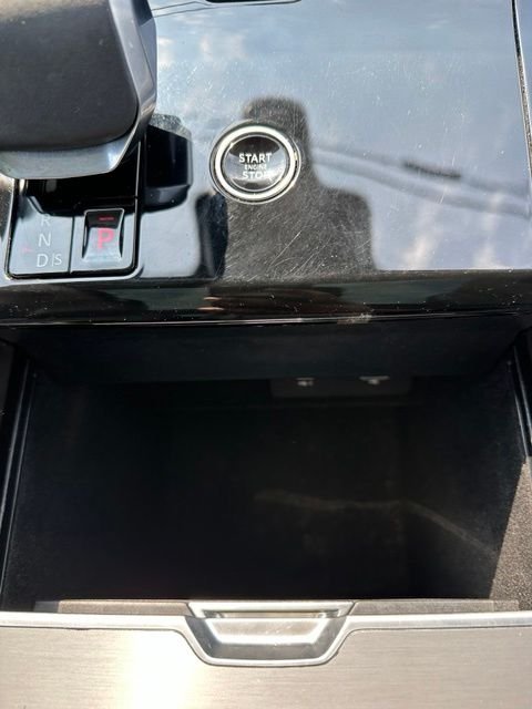 Used 2024 White Land Rover SE image 42