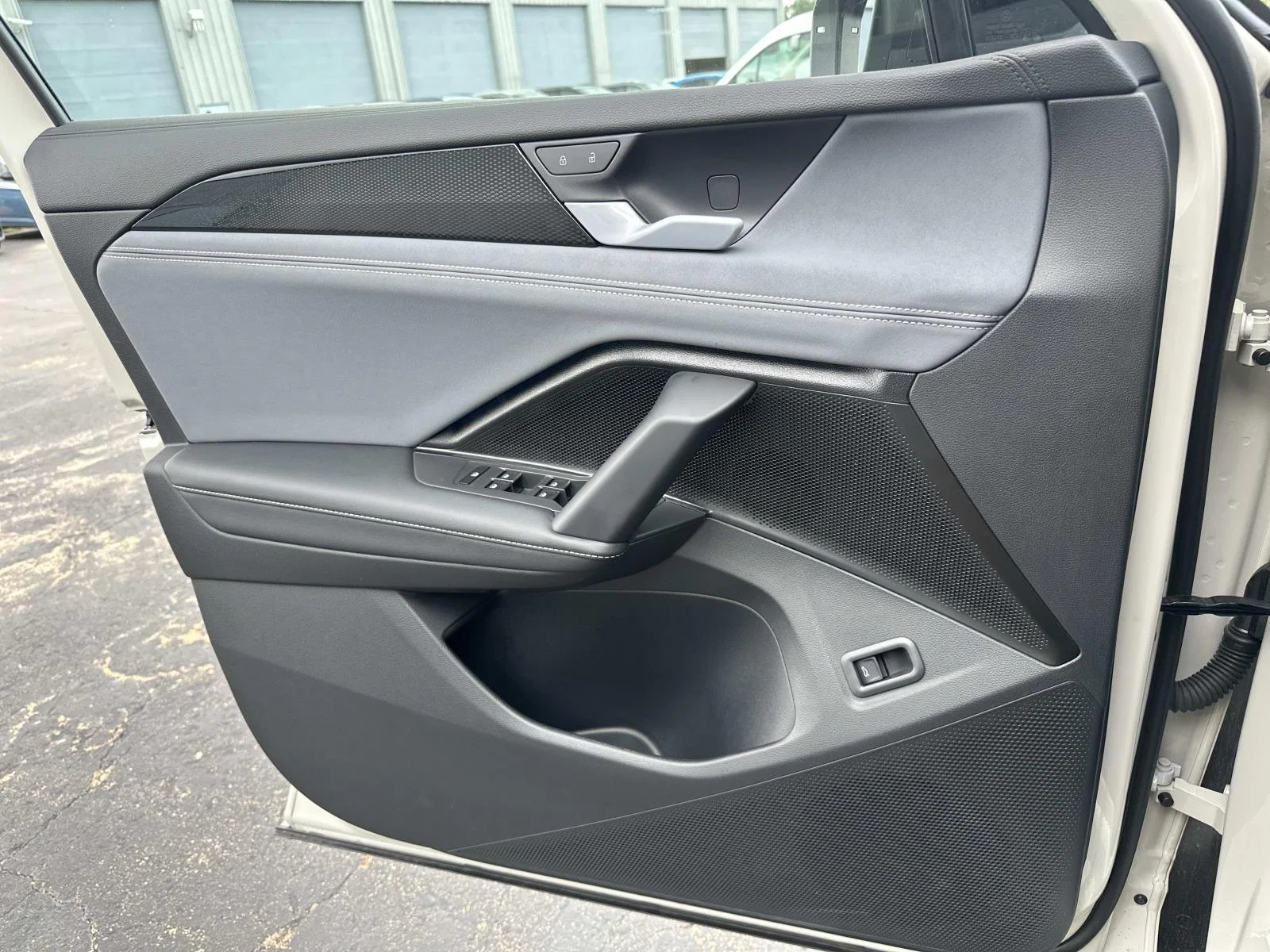Used 2026 SANDSTONE Volkswagen SE R-Line Black image 15