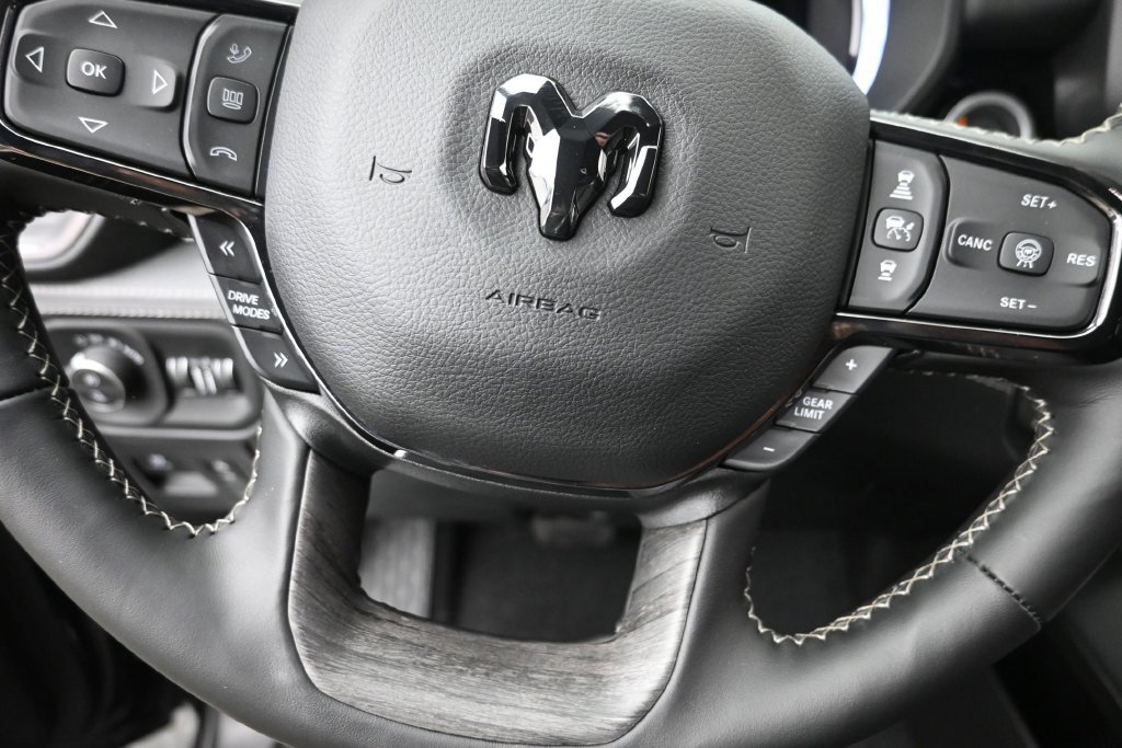 New 2027 Diamond Black Crystal Pearl-Coat Exterior Paint RAM Limited image 16