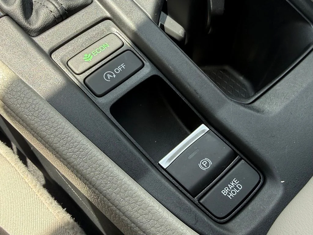 Used 2025 Meteorite Gray Metallic Honda LX image 29