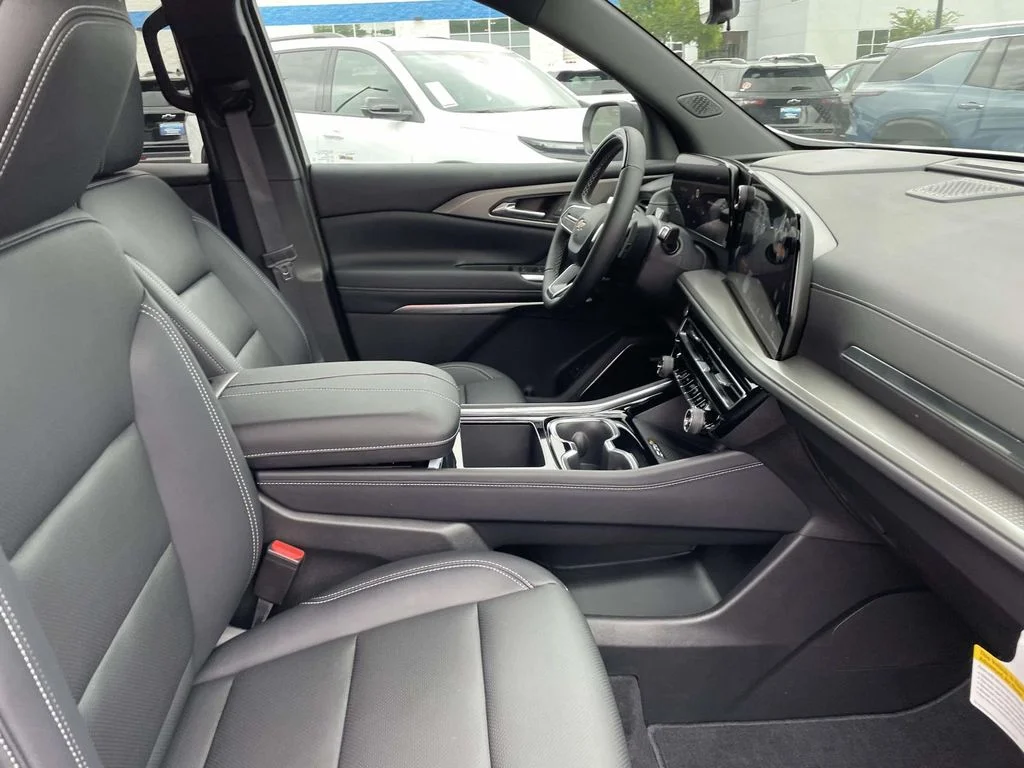 New 2026 Summit White Chevrolet LT image 9