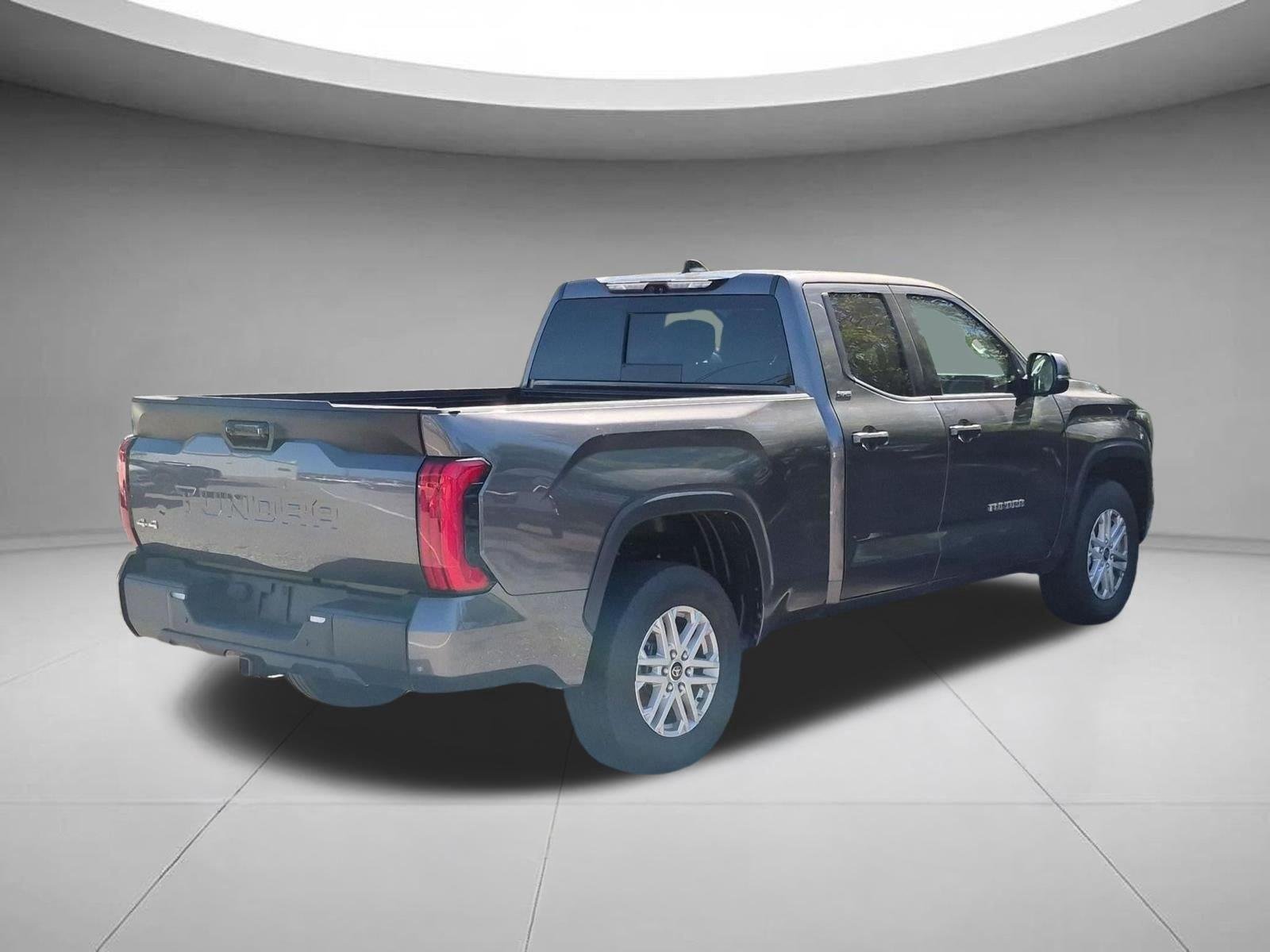 Used 2022  Toyota SR5 image 5
