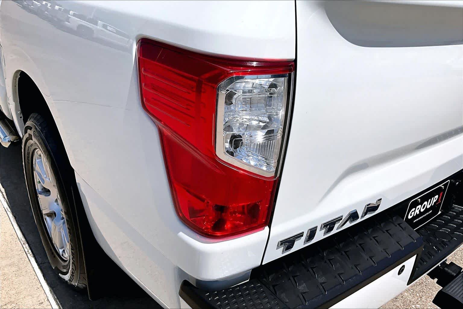Used 2018 Glacier White Nissan SV image 28