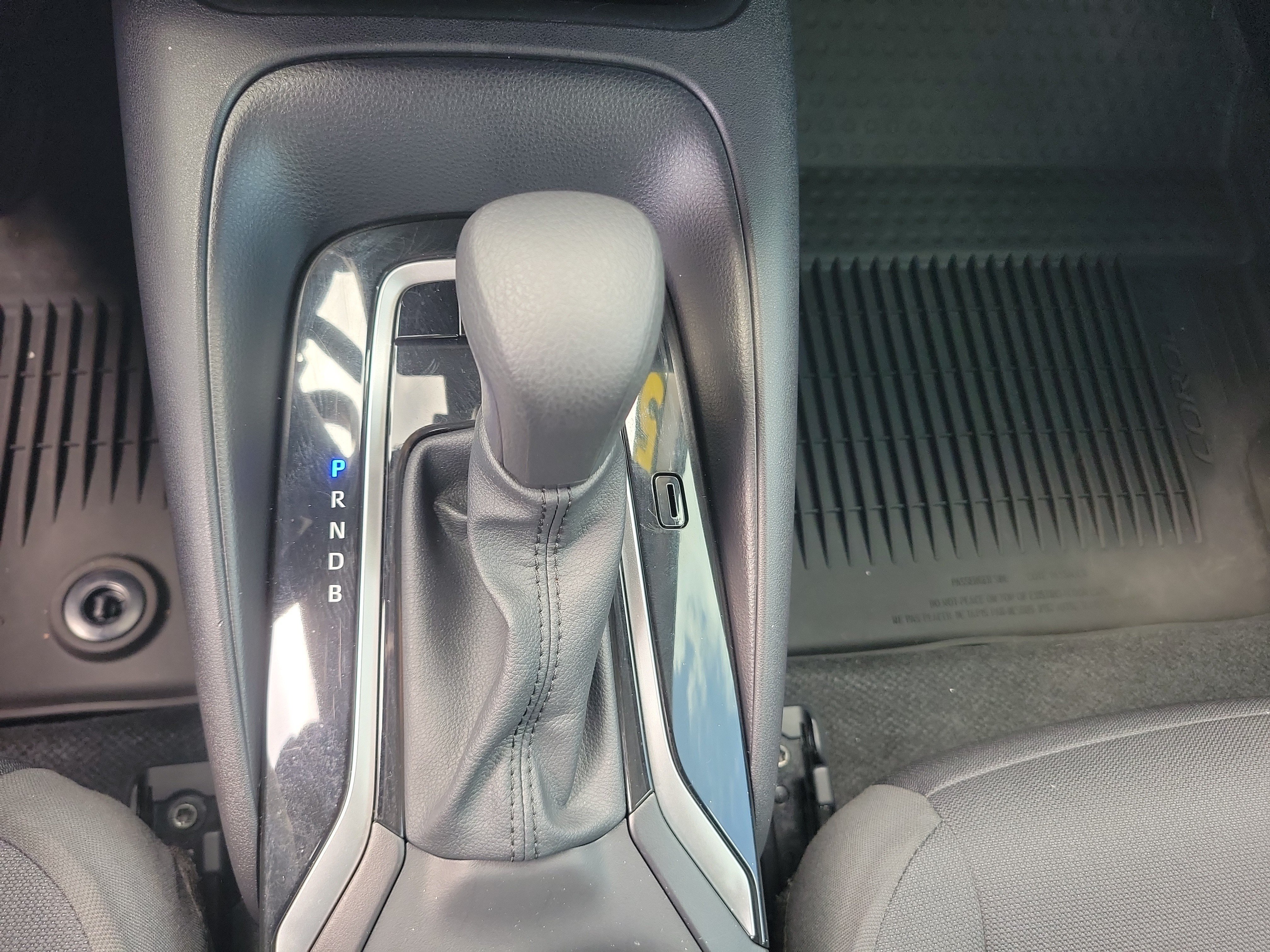 Used 2025 Ice Toyota LE image 26