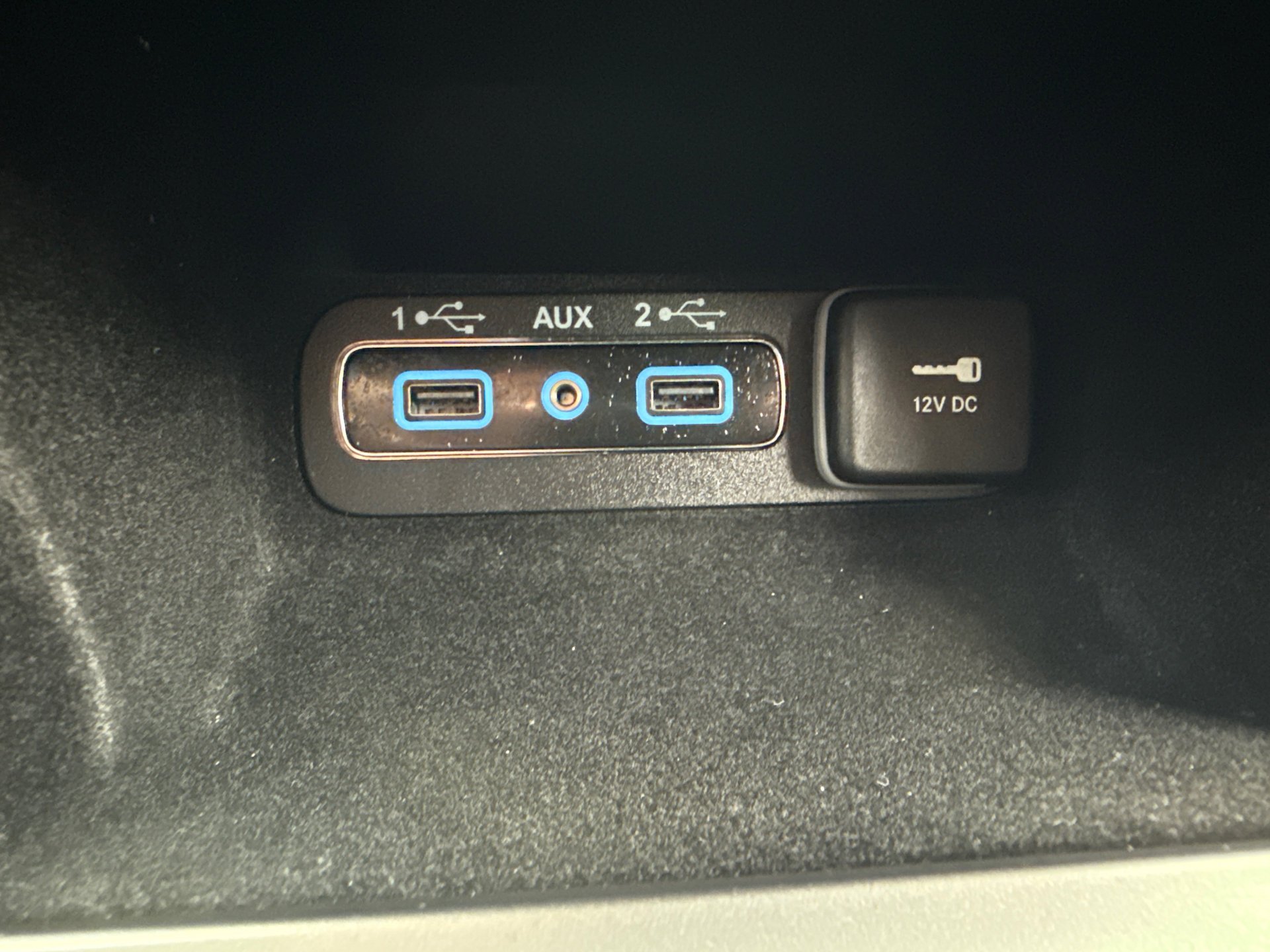 Used 2019 Granite Crystal Metallic Clearcoat Jeep Altitude image 27