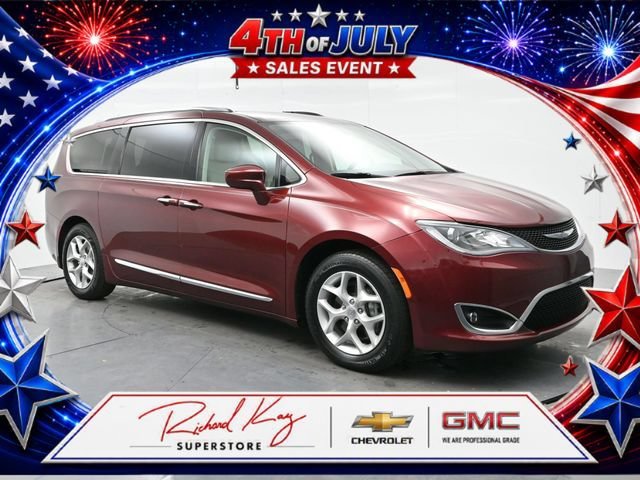 2018 Chrysler Pacifica Touring L's photo