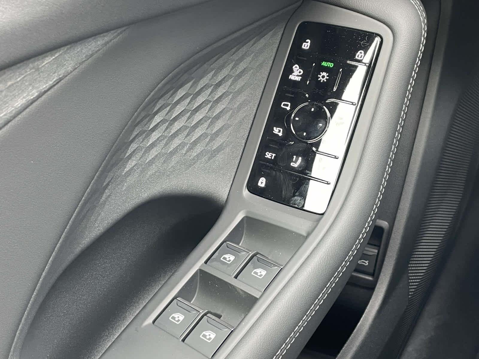 New 2026 2Y2Y/White Audi Premium Plus image 32