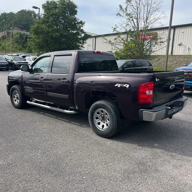 Used 2008 Red Chevrolet LS image 4