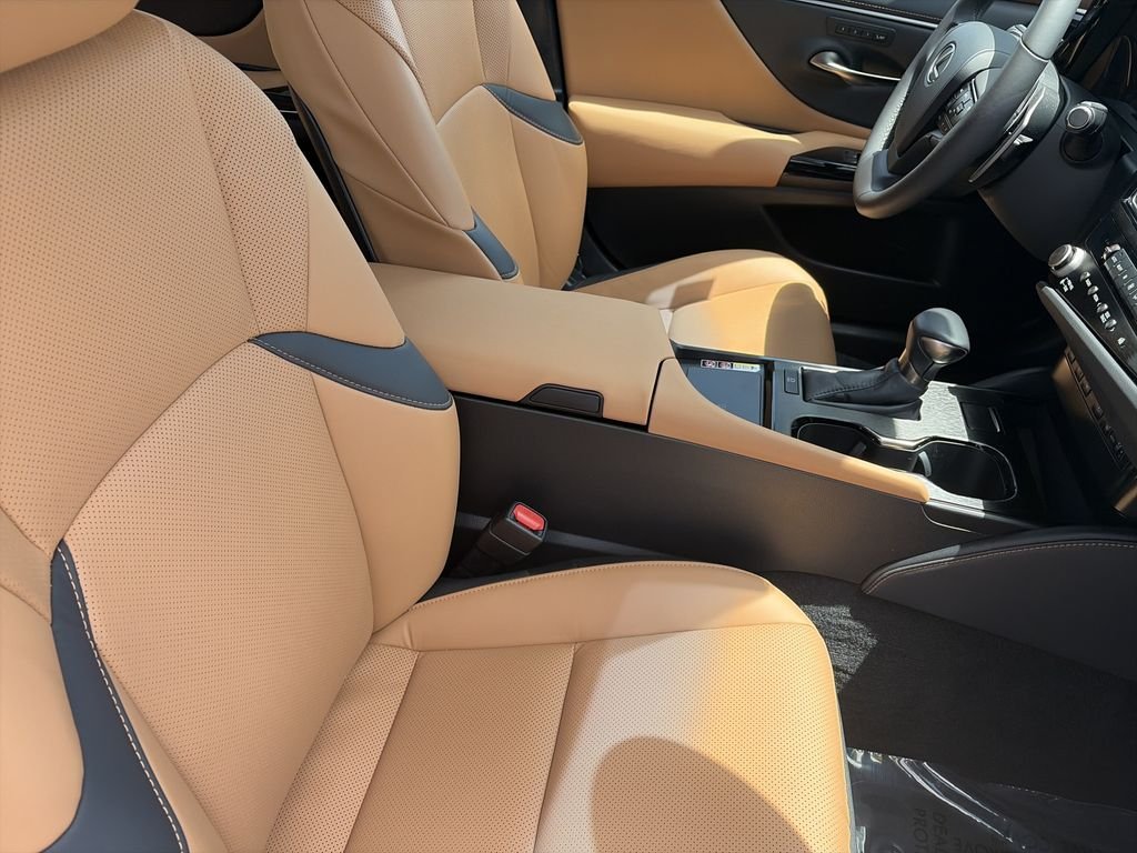 Used 2023 Black Lexus 350 image 33