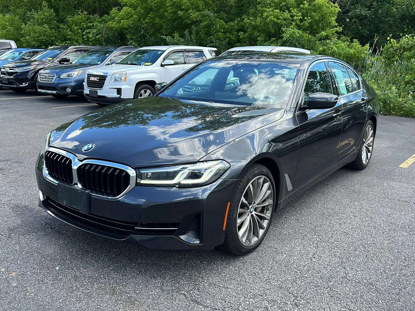 Used 2022 Dark Graphite Metallic BMW 540i xDrive image 2