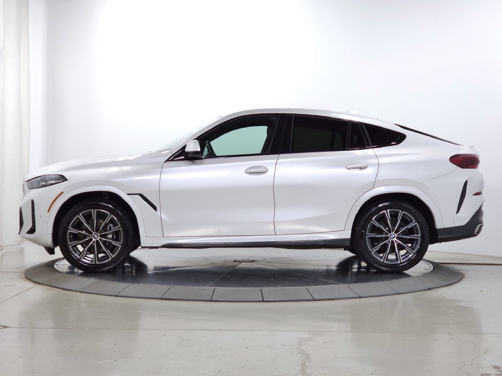 Used 2024 White BMW xDrive40i image 2