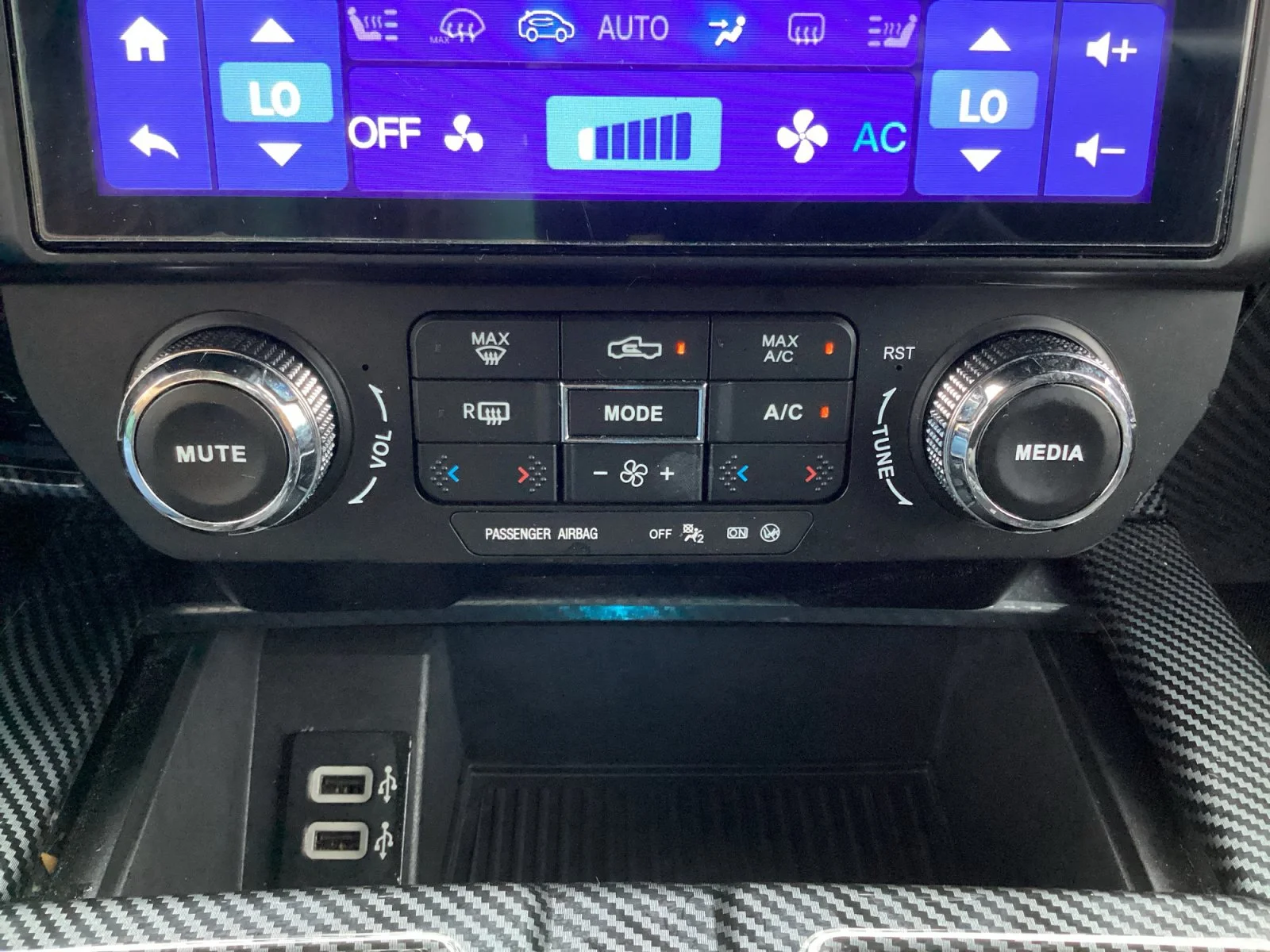 Certified Used 2019 Black Metallic Ford XLT image 18
