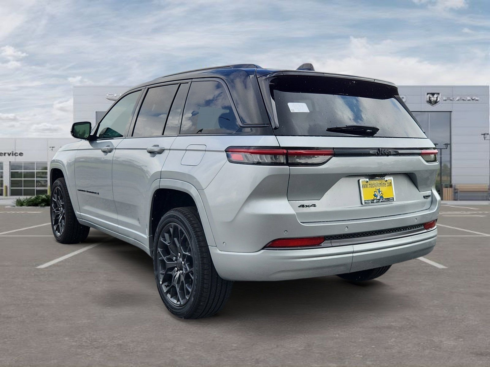 New 2026 Silver Zynith Exterior Paint Jeep Summit image 3
