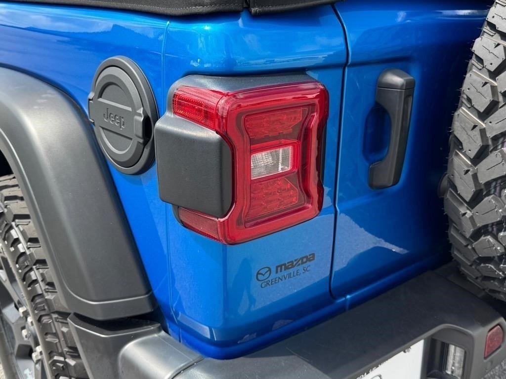 Used 2021  JEEP SPORT image 10