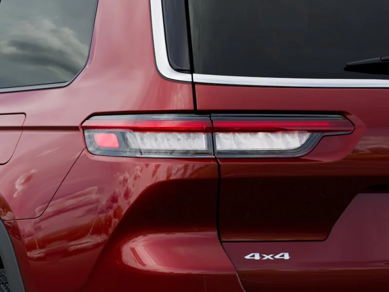 New 2025 Velvet Red Pearl-Coat Exterior Paint Jeep Laredo image 6