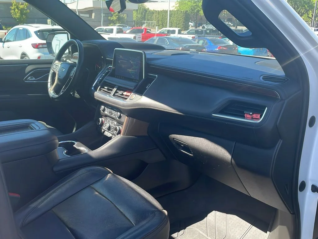 Used 2021 Iridescent Pearl Tricoat Chevrolet High Country image 21