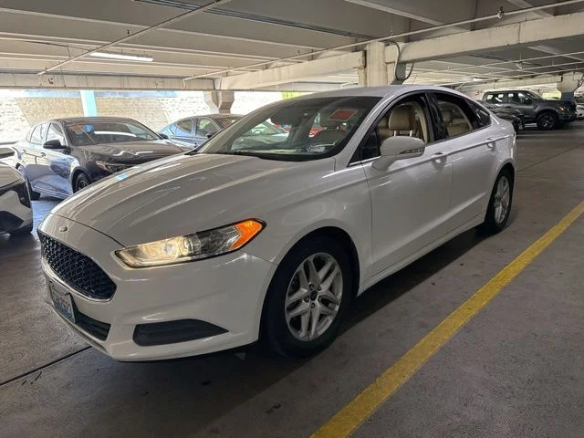 2016 Ford Fusion SE FWD's photo