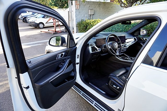 Used 2025 White BMW xDrive50e image 47